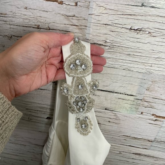 Carmen Marc Valvo C90042 Wedding Dress V Neck size 8 - Picture 9 of 11